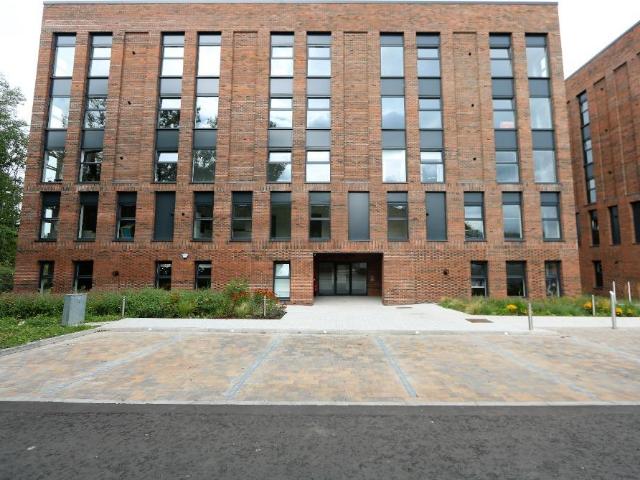 Festival Court, Glasgow, G51 2 bed flat to rent £1,475 pcm £340 pw