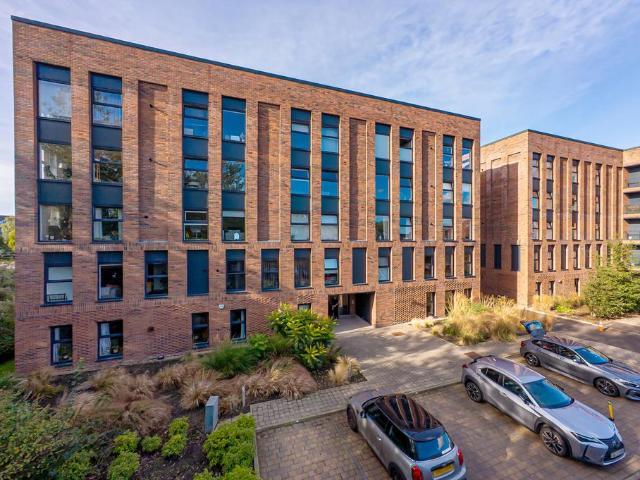Festival Court, Prince's Quay, Glasgow 1 bed apartment to rent £1,195 pcm £276 pw