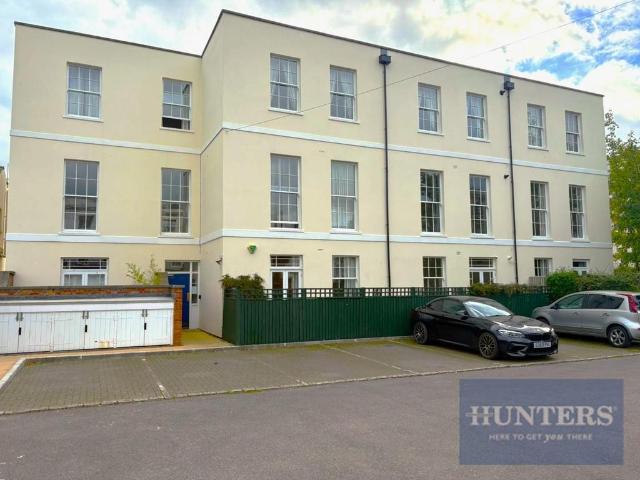 Festival House, Berkeley Street 2 bed apartment to rent £1,250 pcm £288 pw