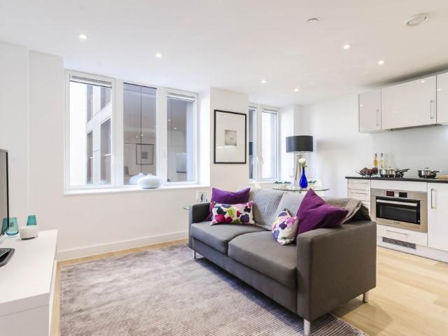 Fetter Lane London EC4A 1 bed apartment to rent £2,750 pcm £635 pw
