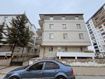 Fetanet Emlaktan Zümrüt Mahallesinde 3+1 Odalı Kiralık Daire