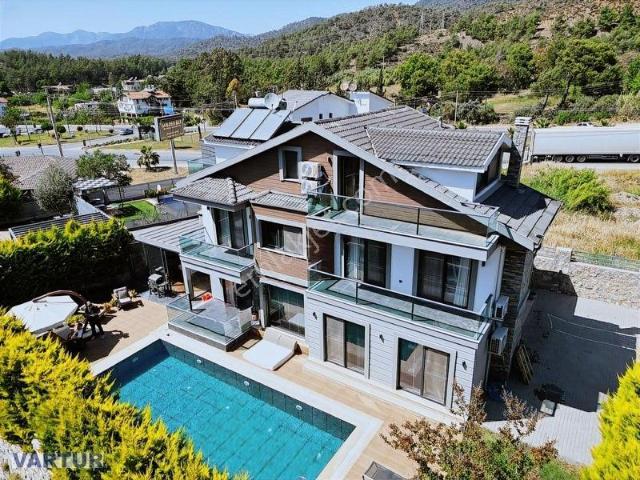 Fethiye Merkezde Mükemmel Konumlu Nitelikli Geniş Villa