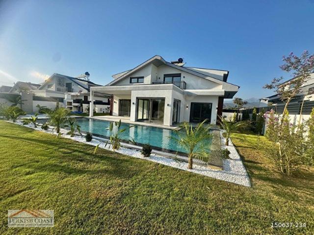 Fethiye Oteller Bölgesinde Büyük Bahçeli Sifir Lüks Villa