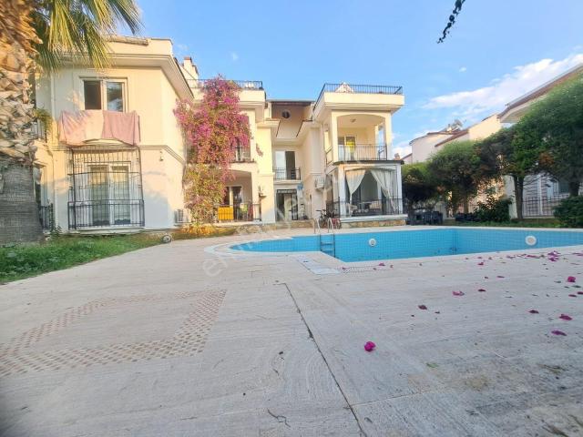 Fethiye Akarcada Elit Lokasyon Havuzlu 3+1 Satılık Yazlık Daire