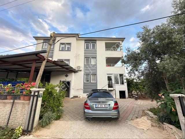 Fethiye Bozyer Mahallesinde Anayola Cephe 2+2 Kapalı Mutfak 140 M2