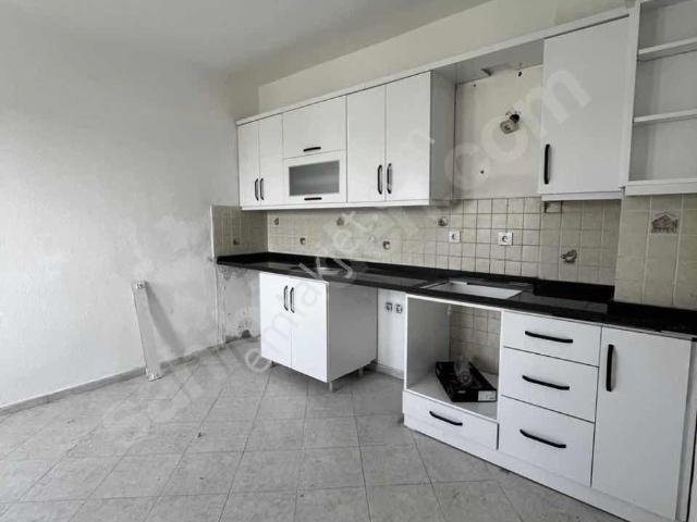 Fethiye Cami Mahallesi Kiralık Ayrı Mutfaklı 2+1 Ara Kat Daire