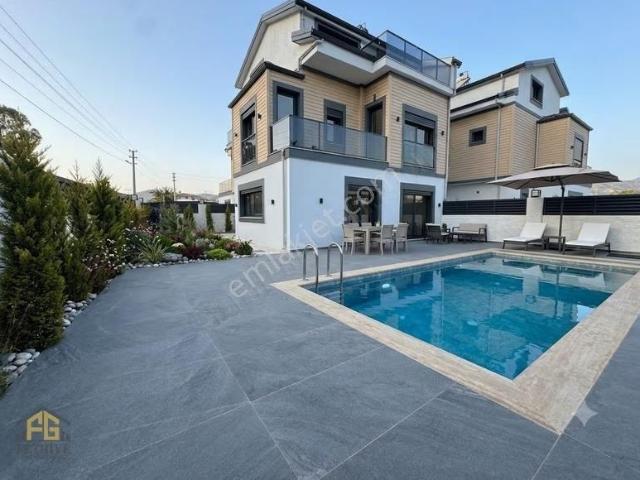 Fethiye Gayrimenkul Çamköyde Havuzlu 4+1 Yeni Villa