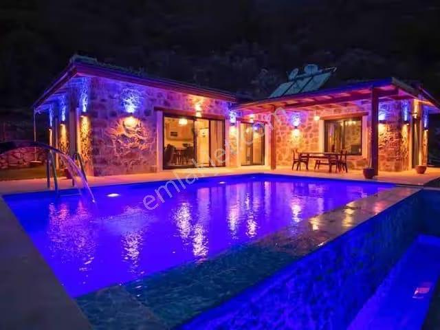 Fethiye İnlice'de Doğa İçinde Yıllık Kiralık Havuzlu Taş Villa