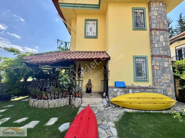 Fethiye Çiftlik Mahallesinde Ortak Havuzlu, Bahçeli 3+1 Villa