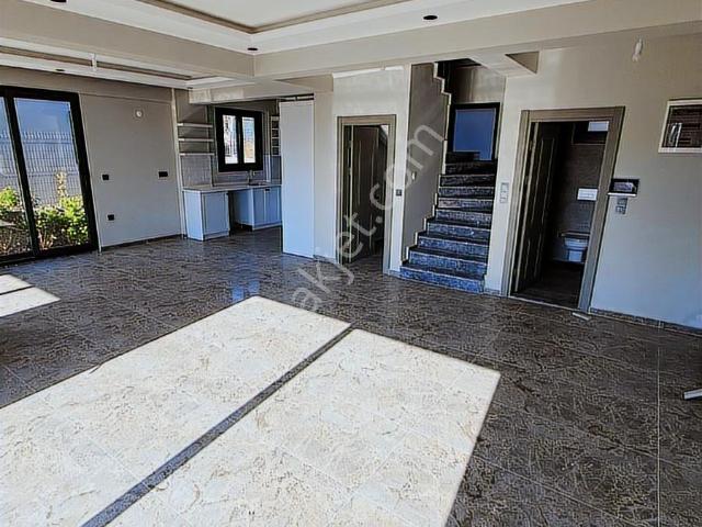 Fethiye Karaculhada Satılık 4+1 Denız Ve Şehir Manzaralı Villa