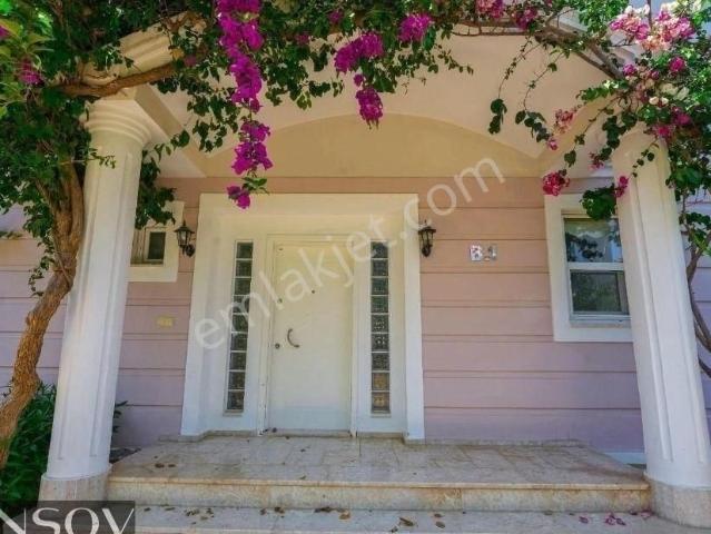 Fethiye Karagedik,çalış Plajına 250 Mt,satılık 5+1 Havuzlu Villa