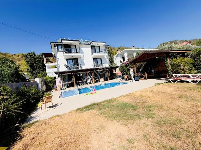 Fethiye Karagedik Mahallesi'nde Satılık Havuzlu Üç Daire
