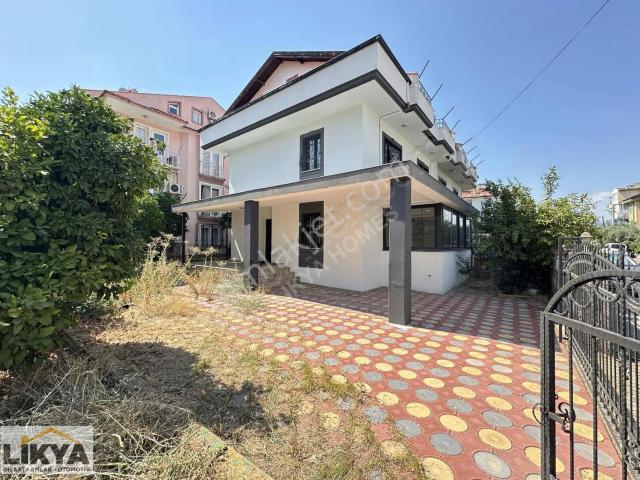 Fethiye Pazaryeri Mah.de 5+1 250 M2 Geniş Bahçeli Tribleks Villa