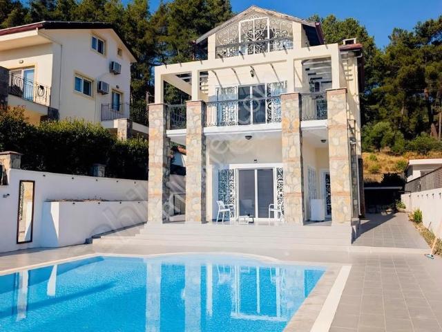 Fethiye Üzümlü De Satılık 3 Yatak Odalı Müstakil Villa