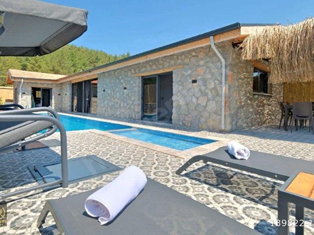 Fethiye Üzümlü Mahallesinde 2+1 125m2 Havuzlu Bahçeli Villa
