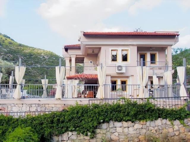 Fethiye Üzümlüde Havuzlu, Kapalı Garajlı, Özel Sanat Galerili