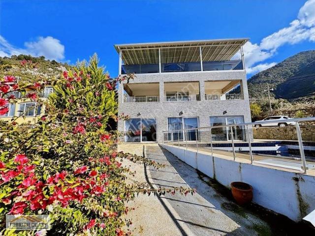 Fethiye Üzümlüde Satılık Büyük Bahçeli Villa