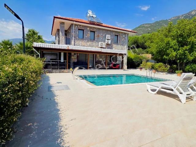 Fethiye Üzümlü'de Satılık Tam Donanımlı Lüks Villa, Önü Kapanmaz