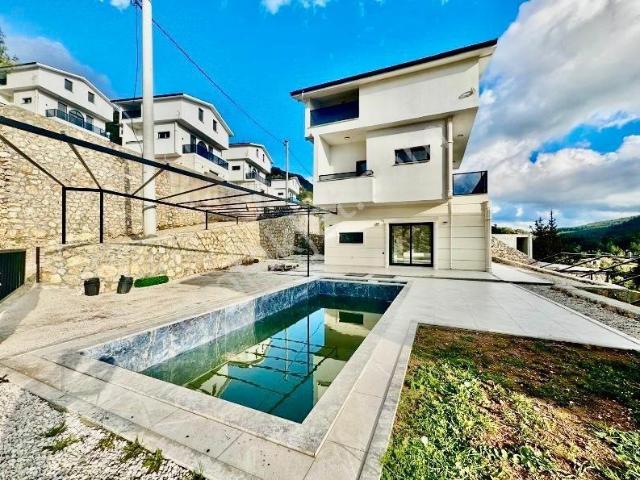 Fethiye Yeşil Üzümlü'de Satılık Tripleksi Villa Müstakil Havuzlu