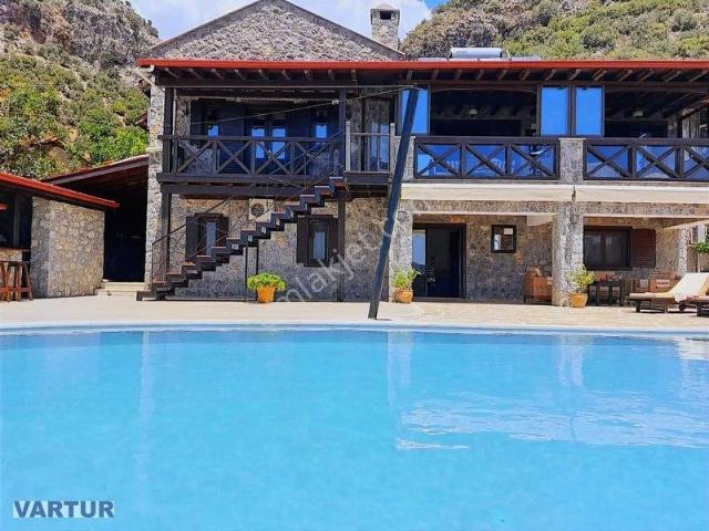 Fethiye Yeşilüzümlü'de Müstakil Taş Villa, 2373m² Arazi, Havuzlu