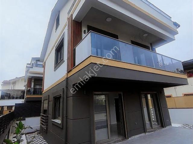 Fethiye Yeni Mahalle De Çalış Sahiline Yakın 4+1 Satılik Villa