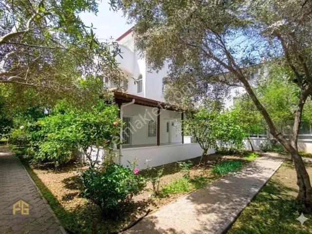 Fethiyede Koca Çalışta Denize Yakın 4+1 Bahçeli İkiz Villa