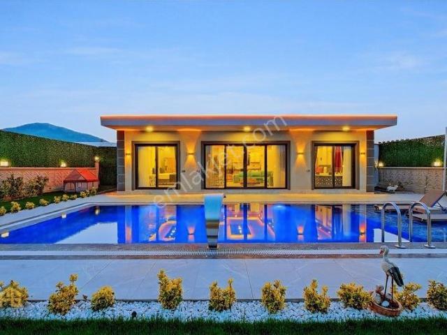 Fethiye'de Müstakil Havuzlu 2+1 Kiralık Villa