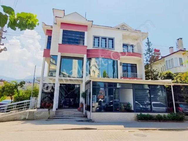 Fethiyenin Kalbinde Merkezi Konumda Satılık 3+1 Ara Kat Daire