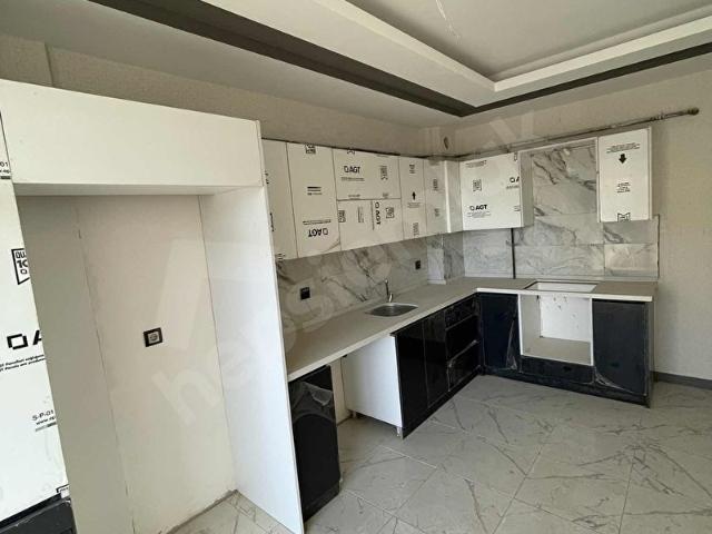 FETİH CAD. ALTIYOL KAVŞAĞI YAKINI ARAKAT 3+1 İSKAN ALINDI