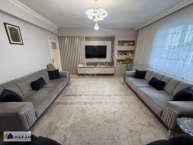 Fetih Cad. Kutup Güneşi Sitesinde 3+1 Satılık Bakımlı Daire