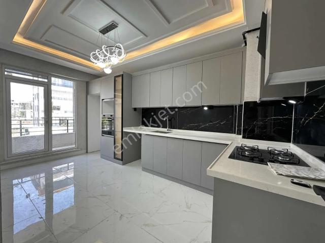 'fetih Caddesi Üzeri Lüks 4+1 Site İçi Daire'