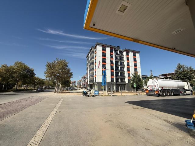 Fetih Caddesi Üzeri Sıfır Geniş 3+1 Kapalı Otoparklı Sosyal Alan