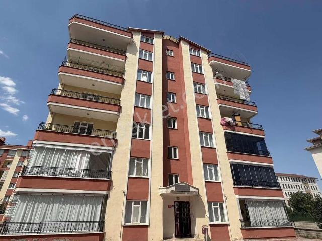 Fetih Cd. Anadolu Lisesi Yanı Ara Kat Geniş 3+1 Satılık Daire