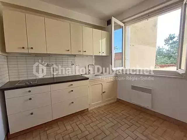 Feurs 42110 Location appartement 1 pièce t1 cave