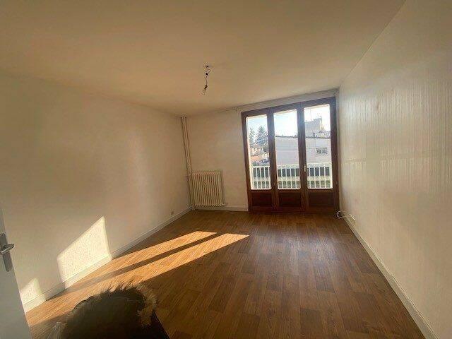 FEURS Appartement T3 avec balcon
