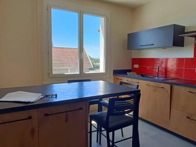 FEURS Appartement T3 avec balcon et garage