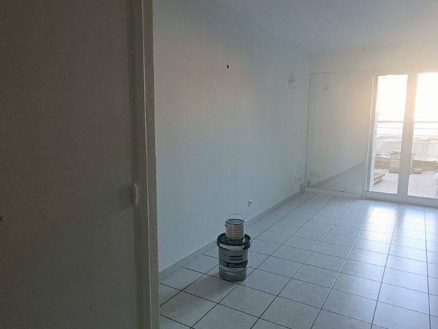 FEURS Appartement T3 avec terrasse