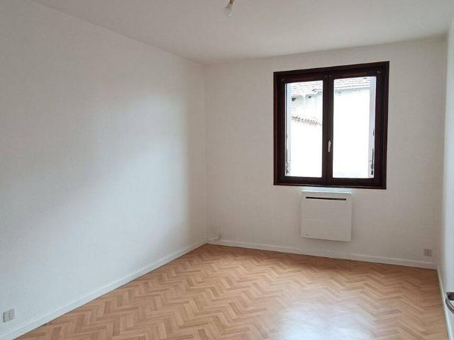 FEURS Appartement T2 avec terrasse