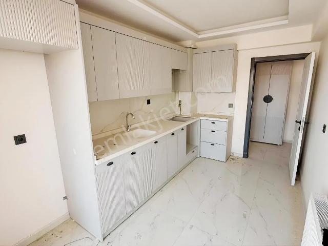 Fevzı Çakmak'ta Asansörlü Ara Kat Kiralık Sıfır 2+1