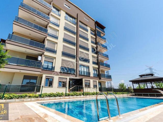Fevziçakmak'ta Akıllı Ev Sistemli Çift Havuzlu 3+1 Satılık Daire