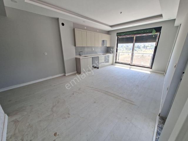 Fevzi Cakmak Mh 1+1 Asansörlü 4 Kat Havuzlu Site Kapalı Oto Park