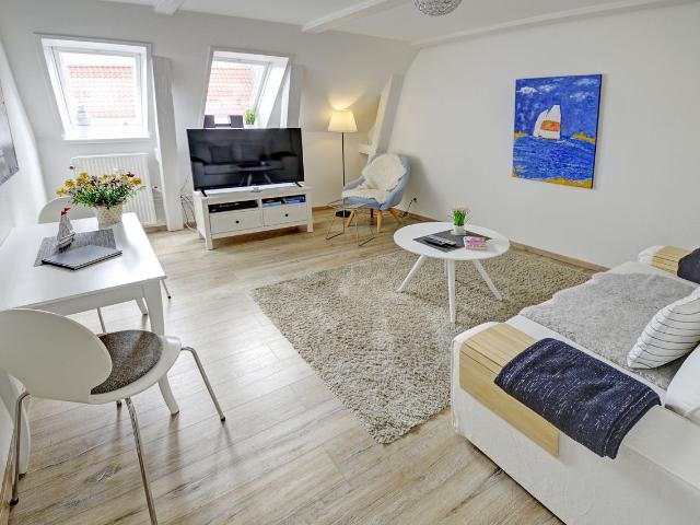 fewo1846 Im Sonnenhof / Modern, centrally located 2 room apartment, Flensburg Amsterdam Apartments for Rent