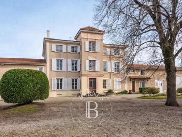 Feyzin Propriété de caractère au sud de Lyon – 600 m² habitables Parc paysagé de 5 143 m² dépendances/garages