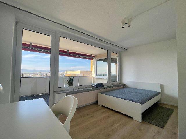 FFM UNTERLIEDERBACH RENDITEOBJEKT: WG Vermietete große und helle 5 ZW mit großem Sonnen Balkon