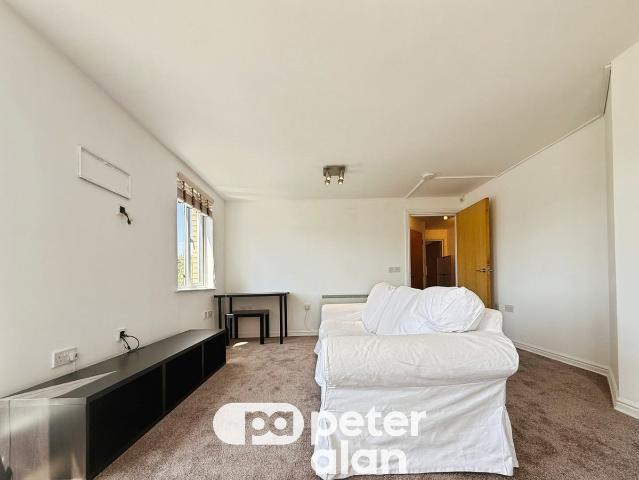 Ffordd Garthorne, Cardiff CF10, 2 bed flat to rent, £1,300 pcm | PrimeLocation