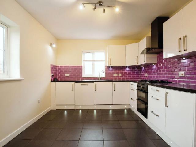 Ffordd Ty Unnos, Cardiff CF14, 2 bed flat to rent, £1,100 pcm | PrimeLocation