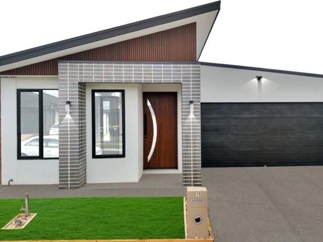 FHOG AVAILABLE! Discover Brand New Luxury Living in Truganina