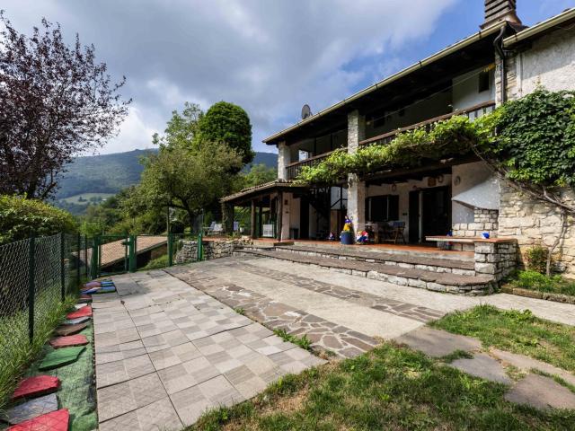 Fhaus? Charming Farmhouse in Costa Grande, Vigolo—Una opport. 350m² Bergamo