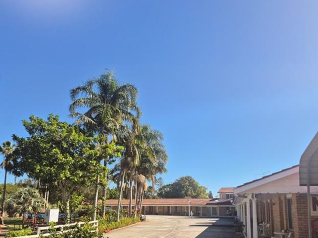 FHGC Motel on 2.5 Acres with 41% Occupancy Substantial Repositioning Upside | Resort Brokers ID: FH009177
