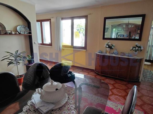FHPM3071 Moradia T3+1, 2 Pisos p/ recuperação, S. José, Ponta Delgada